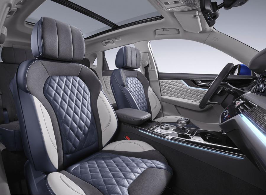 Интерьер HongQi HS5 2019 года  (фото 3 из 36)